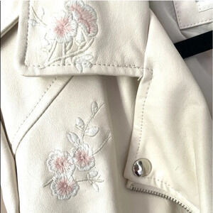 Mason by suko. Off-White Soft  Embroidered Flowers Ladies Small